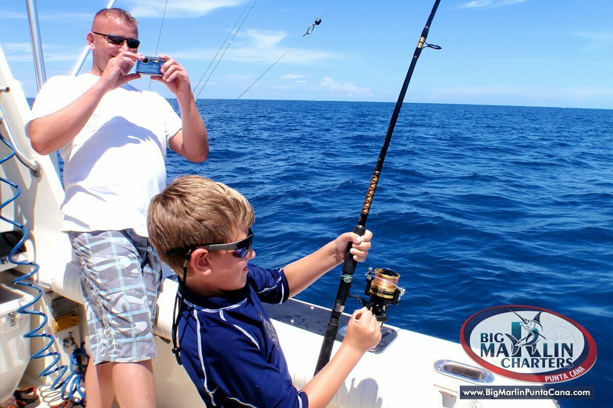 Family fishing in Punta Cana