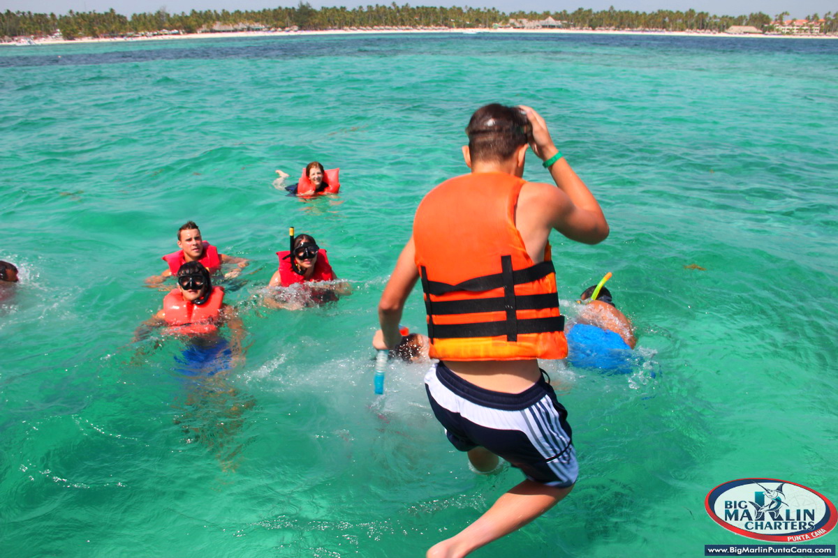 Snorkleing close to reef