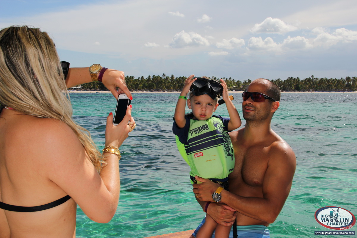 snorkeling with family DR